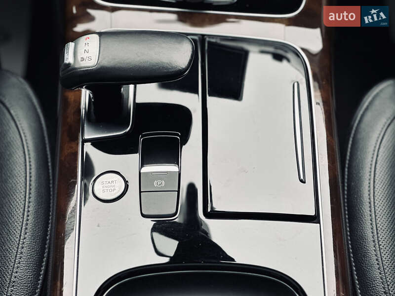 Седан Audi A8 2015 в Кременчуге