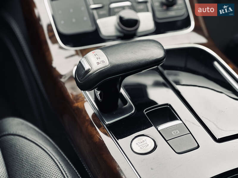 Седан Audi A8 2015 в Кременчуге