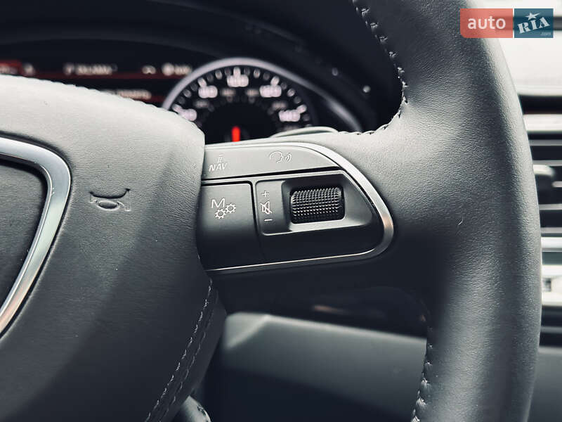 Седан Audi A8 2015 в Кременчуге