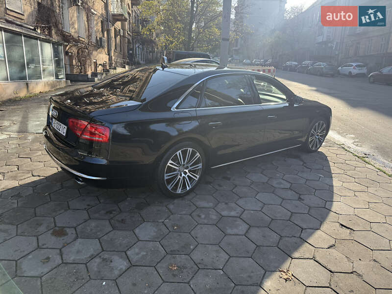 Седан Audi A8 2013 в Одесі
