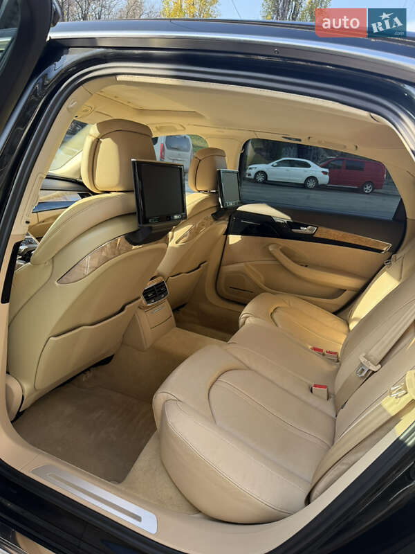 Седан Audi A8 2013 в Одесі