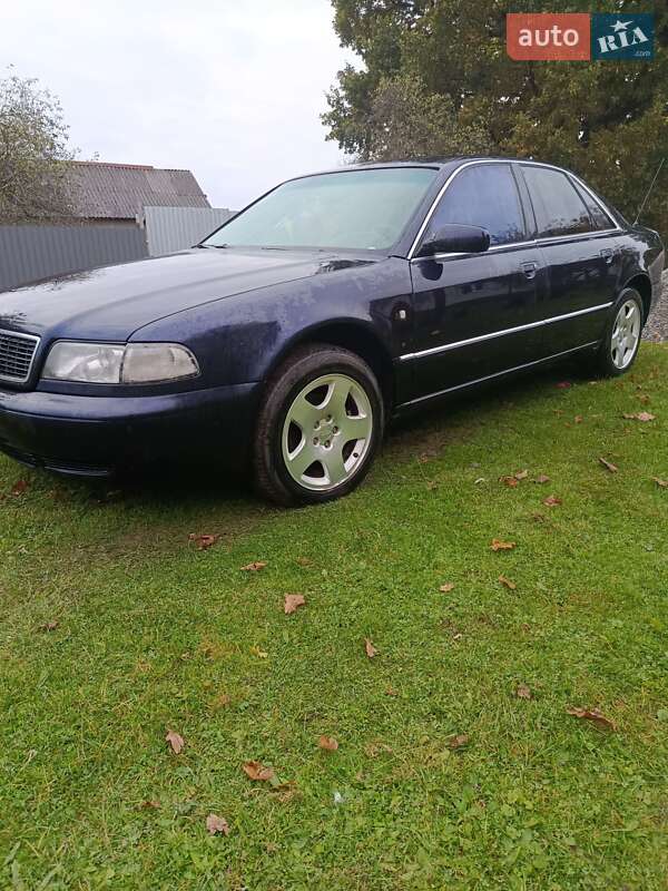 Седан Audi A8 1998 в Великих Мостах