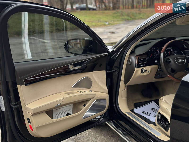 Седан Audi A8 2011 в Ивано-Франковске