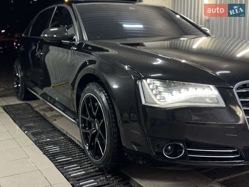Седан Audi A8 2011 в Ивано-Франковске