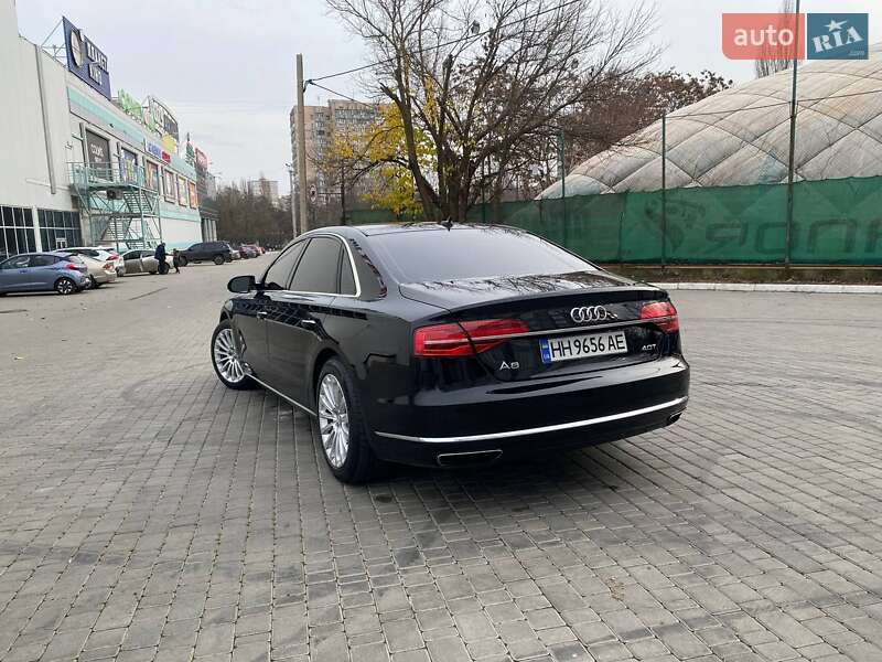 Седан Audi A8 2015 в Одесі