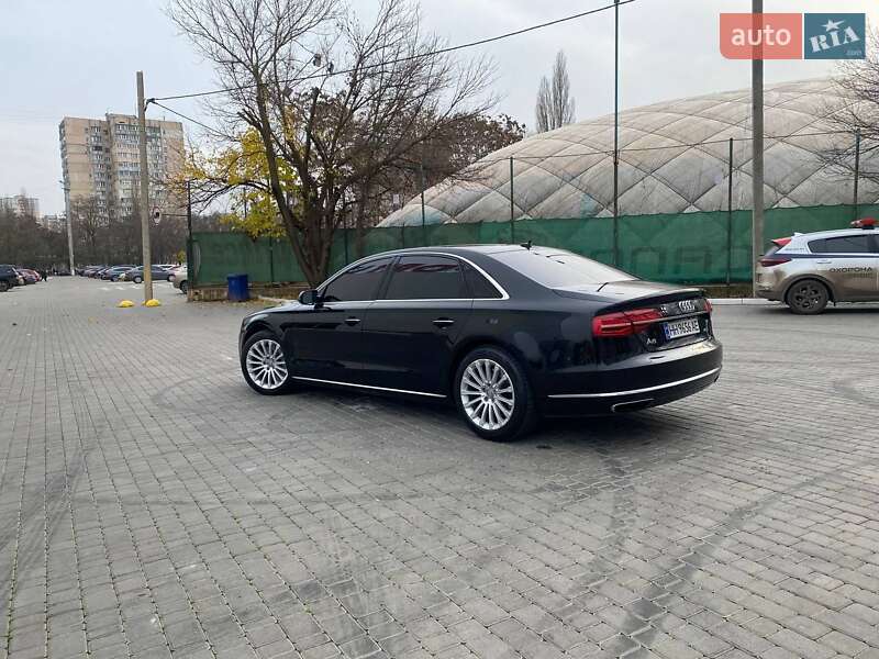Седан Audi A8 2015 в Одесі