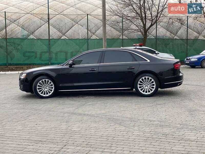 Седан Audi A8 2015 в Одесі