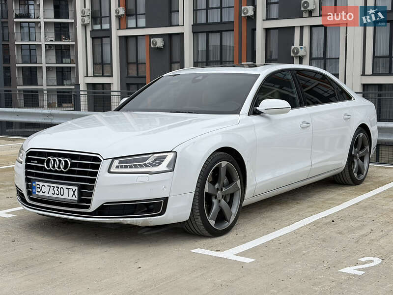 Седан Audi A8 2015 в Мукачево