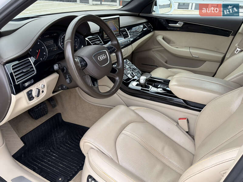 Седан Audi A8 2015 в Мукачево