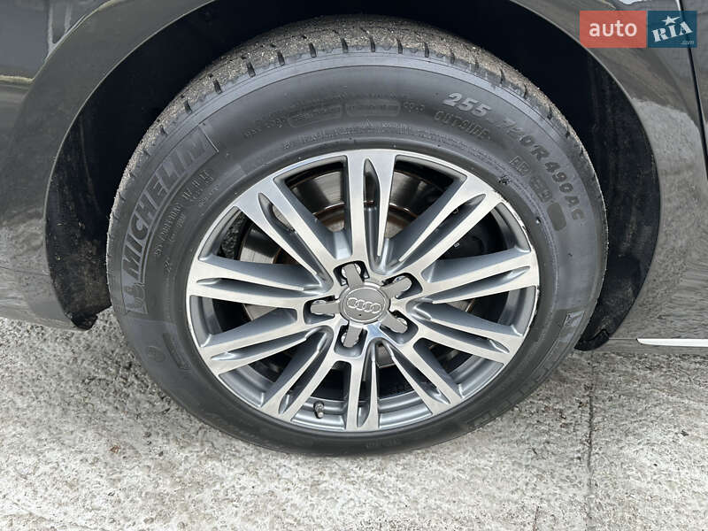 Седан Audi A8 2011 в Киеве