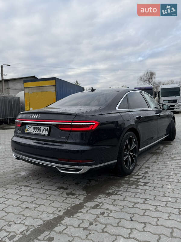Седан Audi A8 2021 в Львові