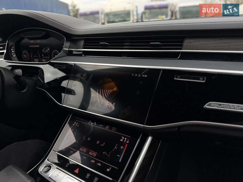 Седан Audi A8 2021 в Львові