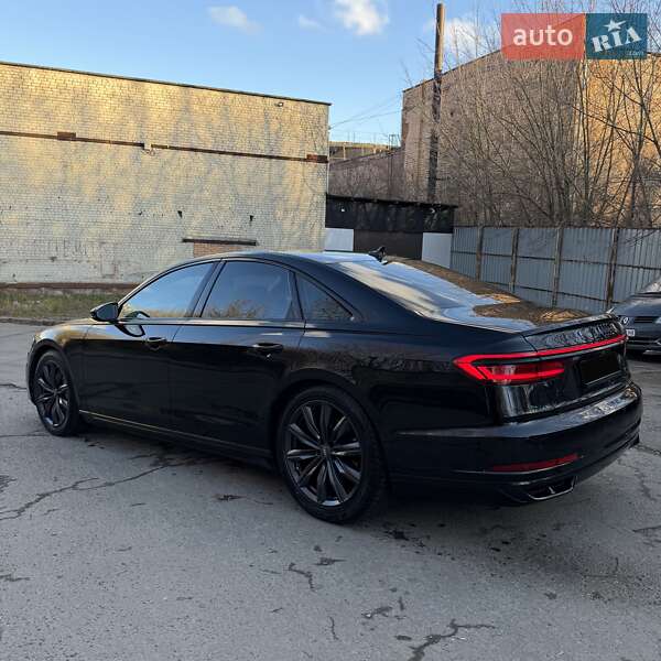 Седан Audi A8 2018 в Рівному