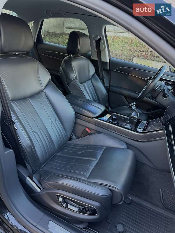 Седан Audi A8 2018 в Рівному