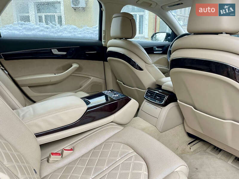 Седан Audi A8 2013 в Киеве