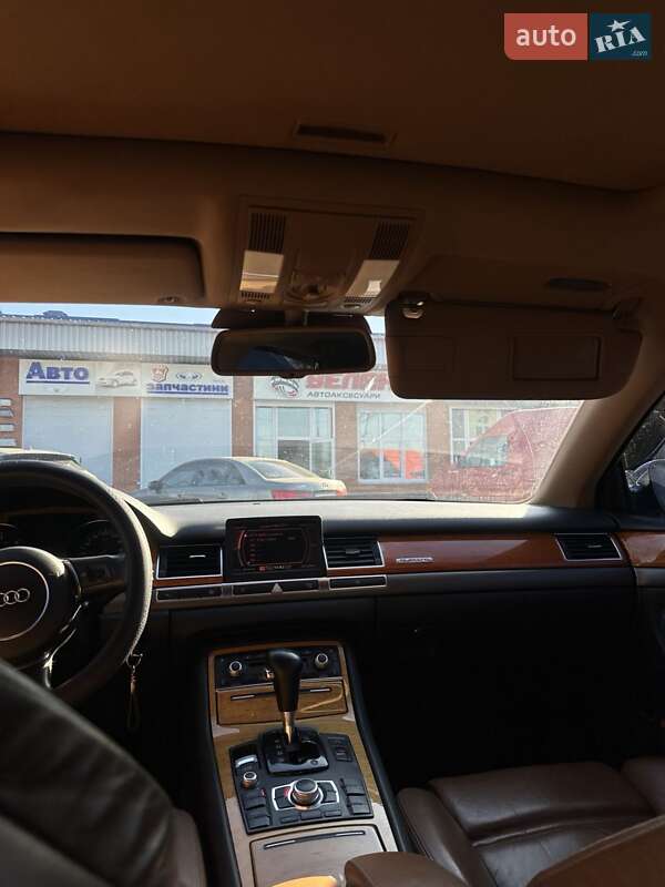 Седан Audi A8 2004 в Рокитному