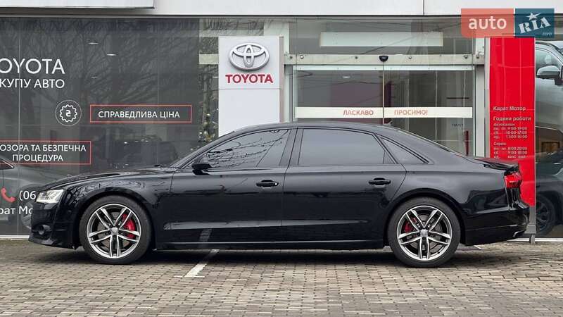 Седан Audi A8 2015 в Ужгороді