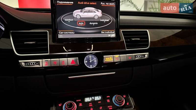 Седан Audi A8 2015 в Ужгороді