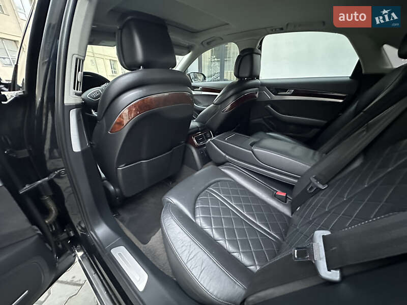 Седан Audi A8 2012 в Ивано-Франковске