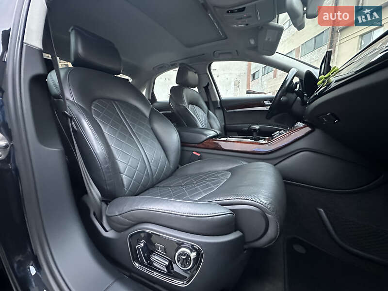 Седан Audi A8 2012 в Ивано-Франковске