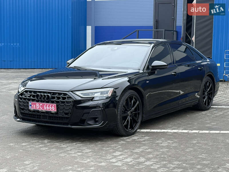 Седан Audi A8 2024 в Ровно
