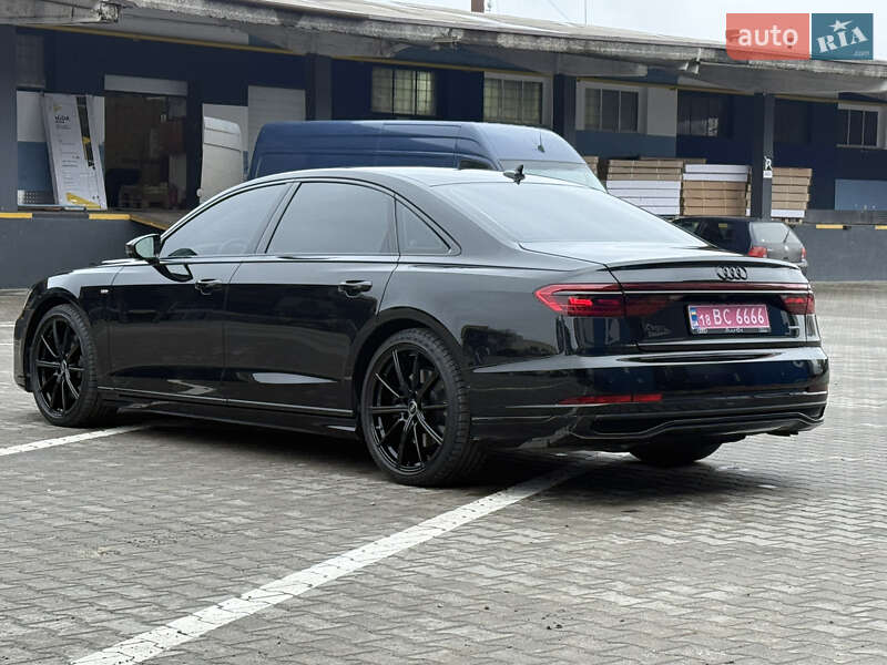 Седан Audi A8 2024 в Ровно