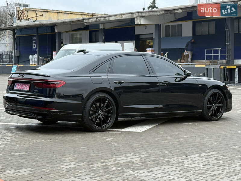 Седан Audi A8 2024 в Ровно
