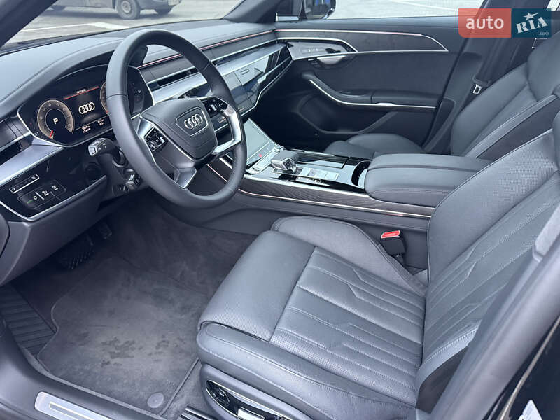 Седан Audi A8 2024 в Ровно