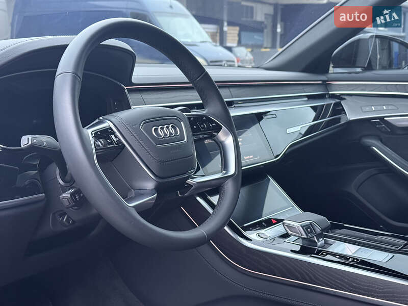 Седан Audi A8 2024 в Ровно