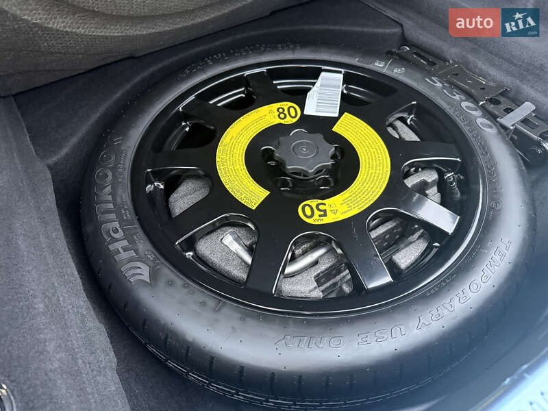 Седан Audi A8 2024 в Ровно