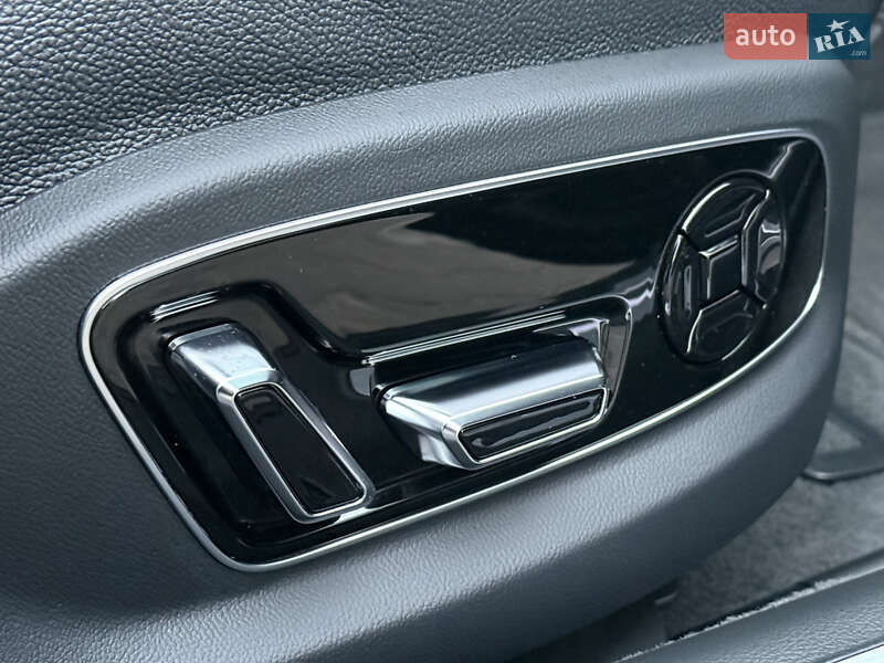 Седан Audi A8 2024 в Ровно