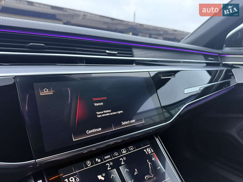 Седан Audi A8 2024 в Ровно