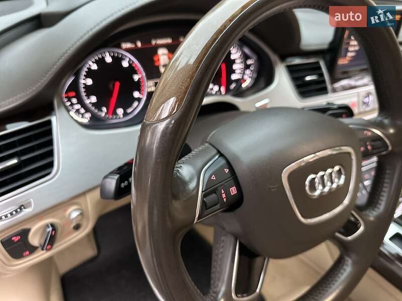 Седан Audi A8 2014 в Киеве