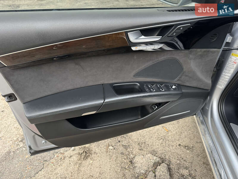 Седан Audi A8 2015 в Киеве