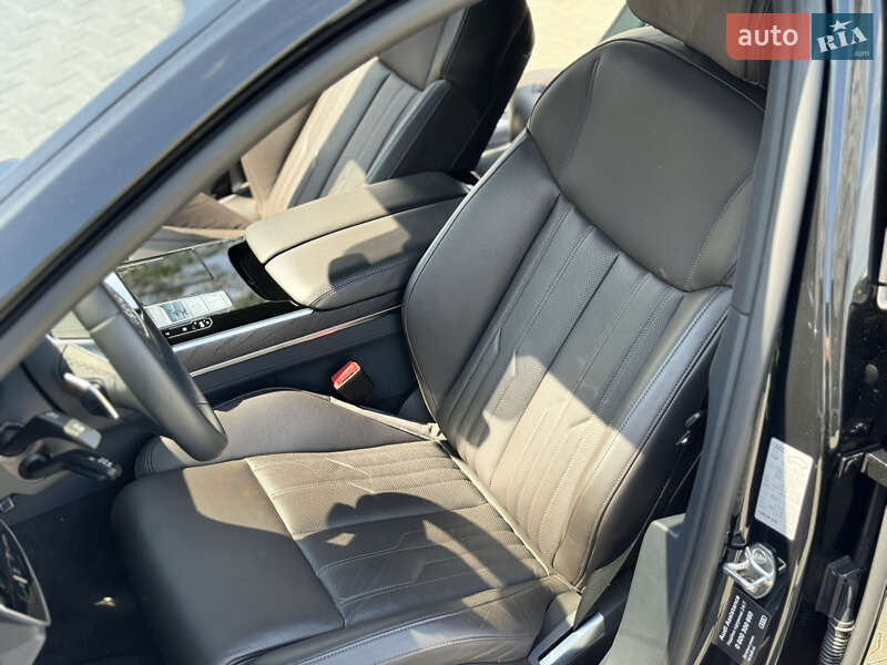 Седан Audi A8 2021 в Ивано-Франковске