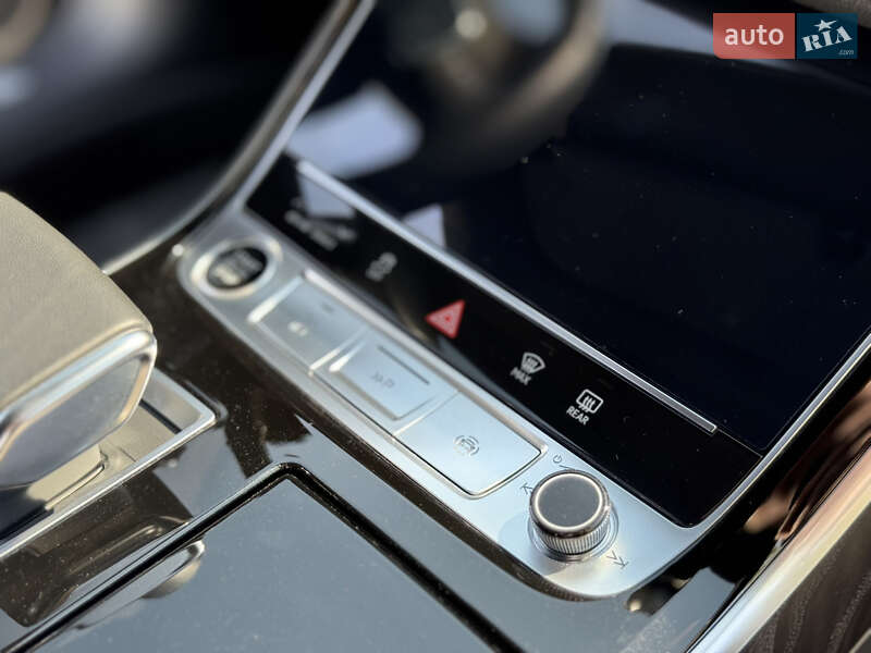 Седан Audi A8 2021 в Ивано-Франковске