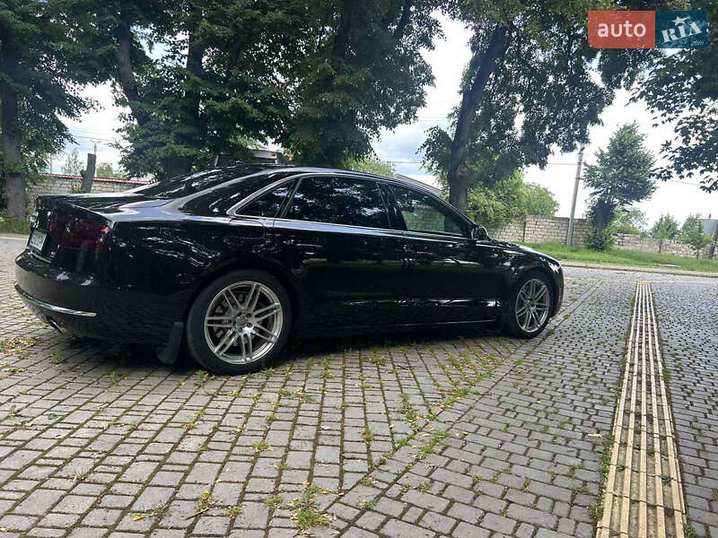 Седан Audi A8 2013 в Сокирянах