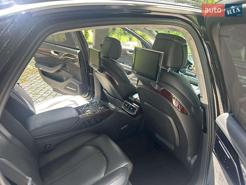 Седан Audi A8 2013 в Сокирянах