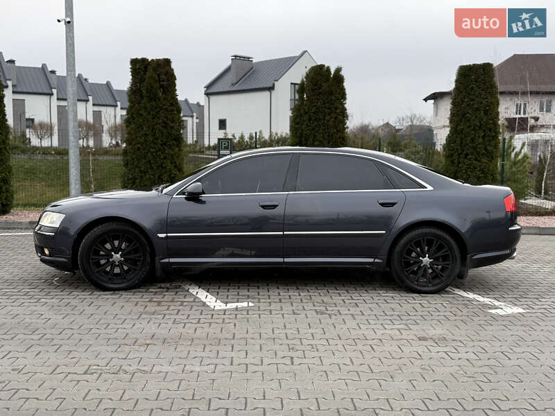 Седан Audi A8 2004 в Киеве