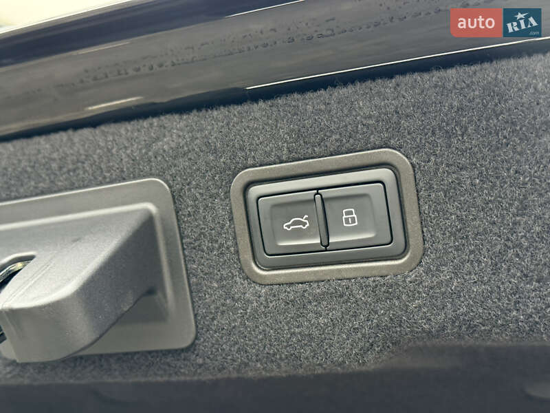 Седан Audi A8 2024 в Хмельницком