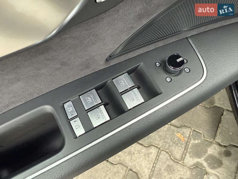 Седан Audi A8 2024 в Хмельницком