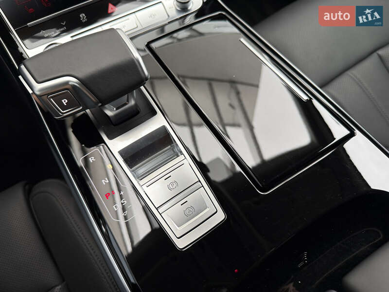 Седан Audi A8 2024 в Хмельницком