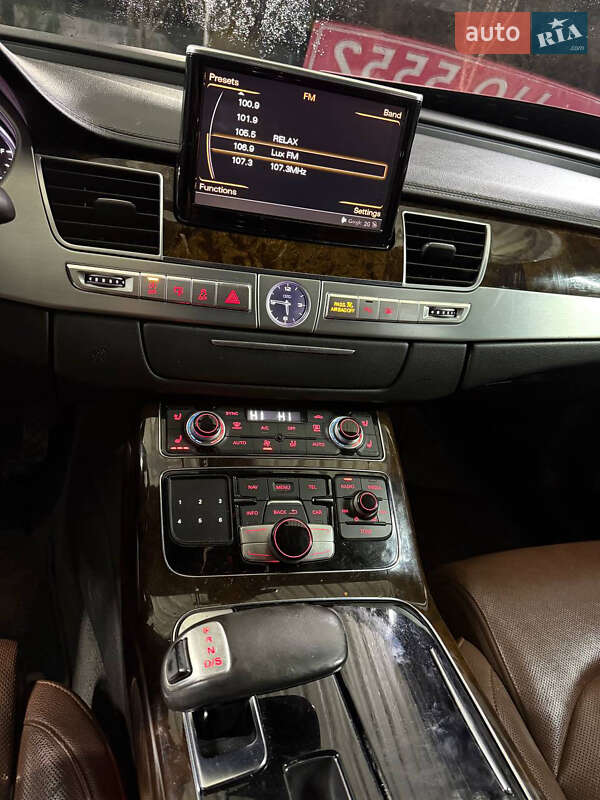 Седан Audi A8 2014 в Луцке