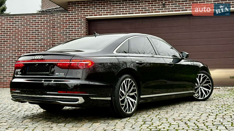 Седан Audi A8 2022 в Киеве