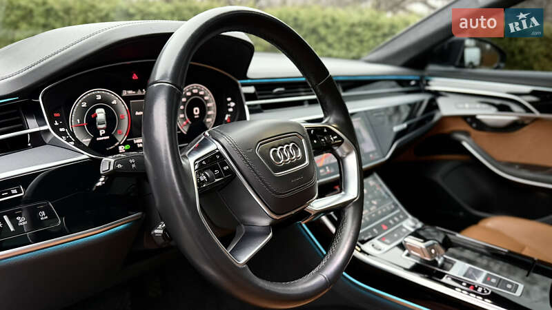 Седан Audi A8 2022 в Киеве