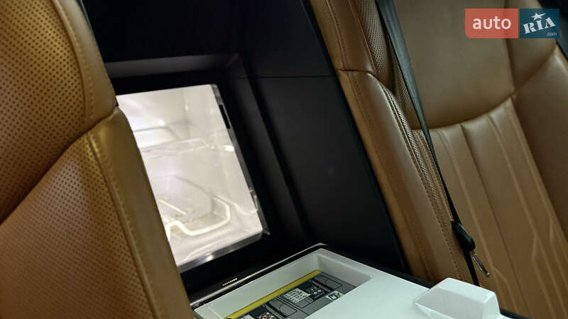 Седан Audi A8 2022 в Киеве