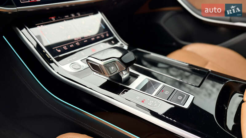 Седан Audi A8 2022 в Киеве