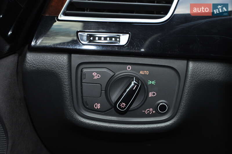 Седан Audi A8 2013 в Одессе