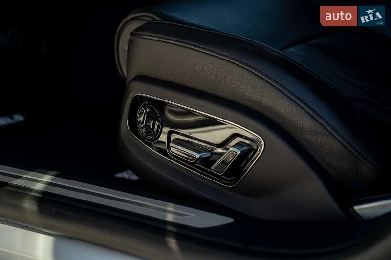 Седан Audi A8 2021 в Черновцах
