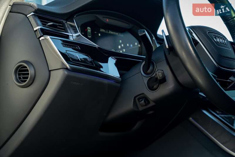Седан Audi A8 2021 в Черновцах